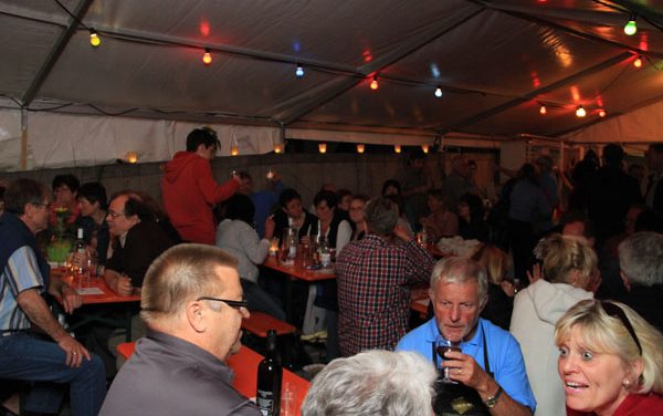 Super Stimmung im Zelt  und auf dem Platz